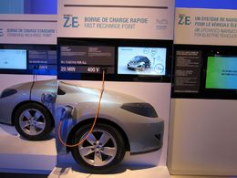 Véhicules électriques et hybrides : les systèmes de recharge au coeur des discussions