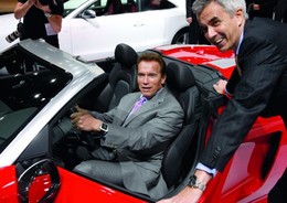 Salon de Los Angeles 2009 : Arnold Schwarzenegger au volant de l'Audi E-Tron électrique