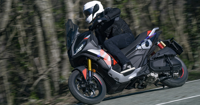 Photo d'illustration pour l'article: Aprilia SR GT 400 : le scooter crossover à l’esprit course