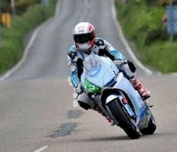 Pirelli et le team Segway MotoCzysz empochent le 1er TT Zero Race.