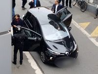 Enquête exclusive - Anne Hidalgo prône le métro, mais se déplace uniquement... en voiture (vidéo)
