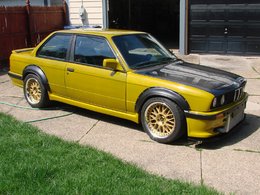 Une BMW pas bien belle, mais avec un moteur de Skyline GTR en version full power !