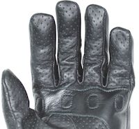 Darts Cosy: gant cuir perforé pour l'été.