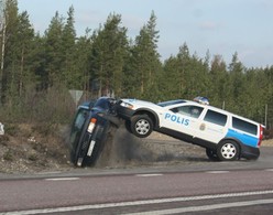 Arrestation musclée en Suède : Volvo par KO