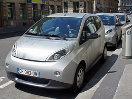 Autolib' ferait-il aimer la voiture particulière ?