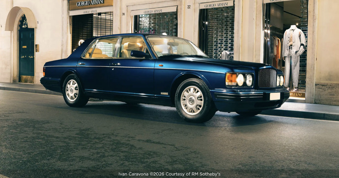 Qui veut rouler avec l’ancienne Bentley de Giorgio Armani ?
