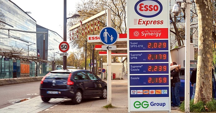 Prix des carburants : l’État va aider (un peu) les professionnels, mais toujours pas l’automobiliste lambda