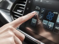 Automobile : préférez-vous le tactile, ou les commandes physiques ?
