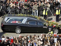 Maserati Quattroporte corbillard : Le président polonais repose en paix et avec style