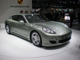 Genève 2011: Chez Porsche, la Panamera accroche !