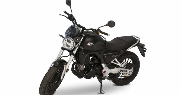 Orcal brade sa petite moto 125 cm3 Altimo !