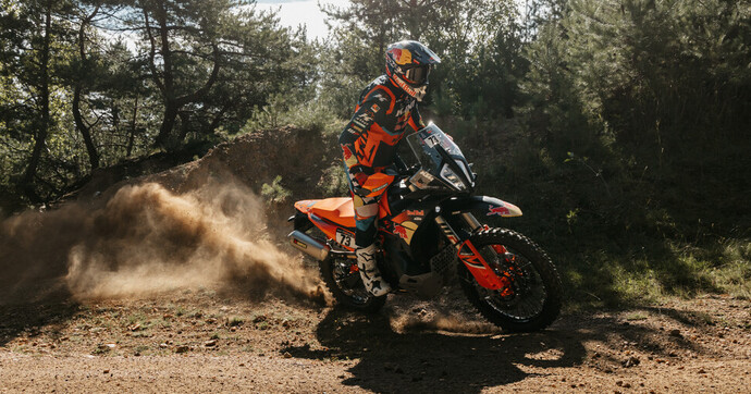 KTM 890 Adventure R Rally 2026 : le chaînon manquant entre le trail et le Dakar