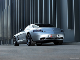 Votre Mercedes SLS AMG est trop silencieuse ? Akrapovic est la solution (vidéo)