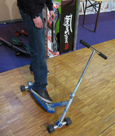 En direct du Salon du Jouet et du Jeu 2010 : une nouvelle trottinette avec sensations du skateboard !