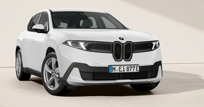 Le BMW iX3 électrique devient un peu moins cher mais il va aussi moins loin et charge moins "fort"