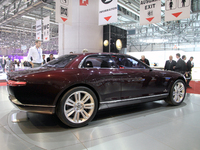 Genève 2011 live : Jaguar B99 par Bertone, bello gatto (+ video)