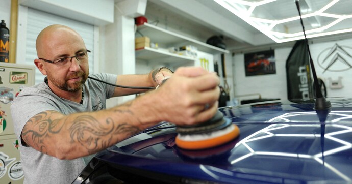 Polish, lustrage, cire, comment faire briller votre voiture avant la revente sans dépenser une fortune