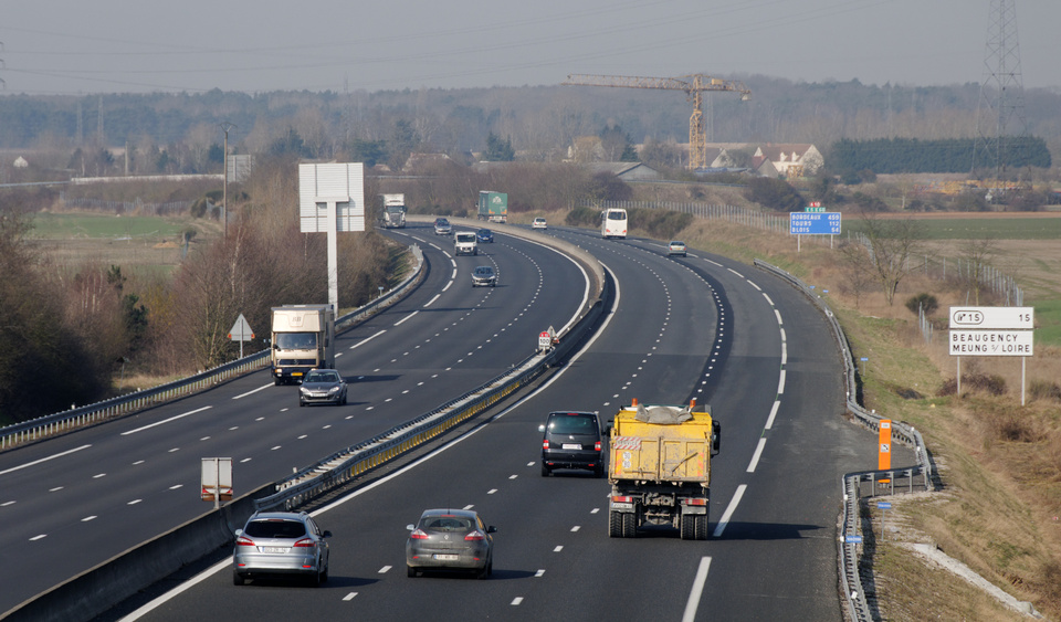 Dès l’an prochain, Vinci autoroutes va expérimenter un tronçon de « route qui recharge »