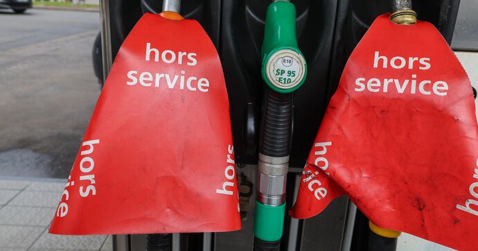 Prix du carburant : la France "à deux semaines" du krach (et le plan anti-crise du gouvernement)