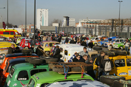 4L Trophy 2010: Grande fête du fun, de la mécanique et de l'humanitaire?