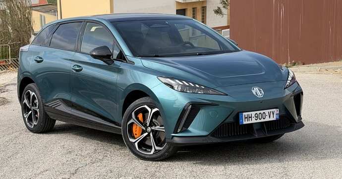 Comment la MG4 XPower peut-elle coûter 80 933€ de moins qu'une Volkswagen Golf R thermique ?