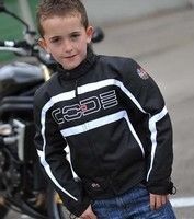Les jeunes motards ont aussi droit à leur Code : le blouson AS Kid.