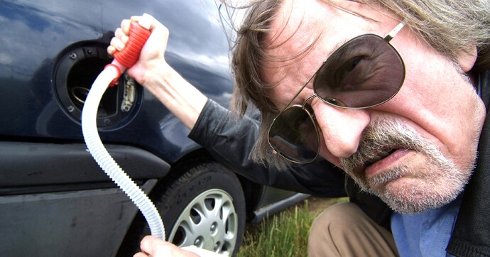 Nos astuces simples pour éviter le vol de carburant et de se faire siphonner son réservoir