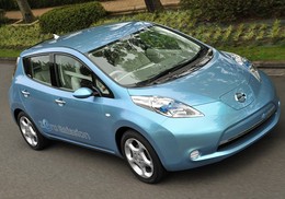 La Nissan LEAF électrique proposée à la location par Hertz d’ici début 2011