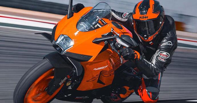 KTM 450 RC : la remplaçante de la RC 390 se montre enfin (et elle change tout) !