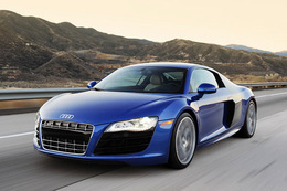 Un peu d’humanité dans ce monde de brutes : faire le bien en Audi R8 V10