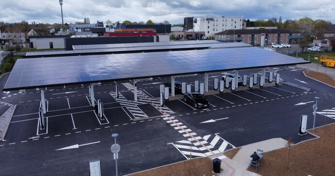 Pourquoi Elon Musk met le petit village français de Saint-Saturnin sous les projecteurs du monde