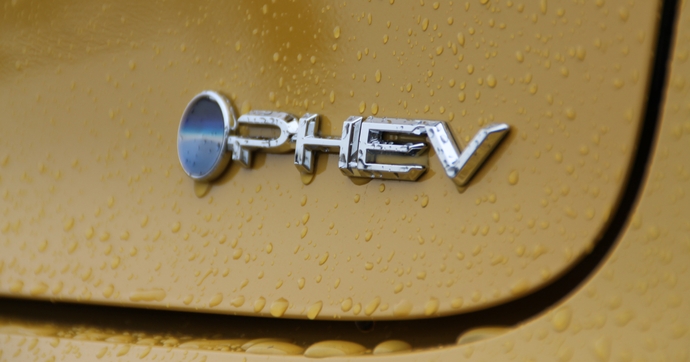 Tesla parmi les champions de l'hybride, Toyota au top en  électrique : les Français sont-ils totalement perdus ?