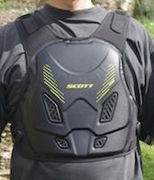 Essai dorsale Scott Body Armor Softcon: thorax et dos sous sécurité