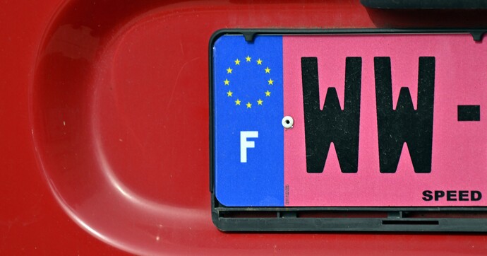 Lettres interdites et couleurs codées : les secrets des plaques d'immatriculation