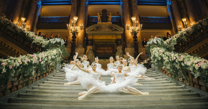 Pour son lancement, la nouvelle marque chinoise Denza a-t-elle raison de jouer les divas à l’opéra ?