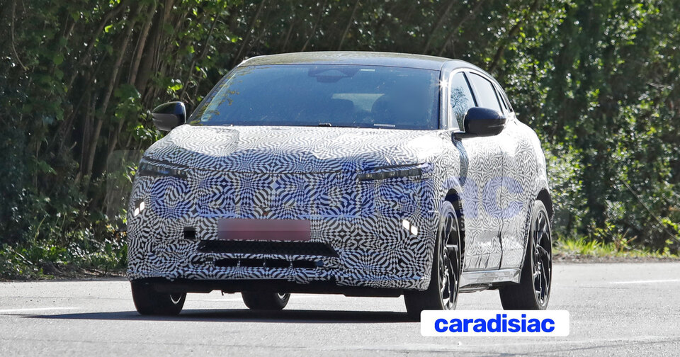 Affichant une allure un peu plus sportive, la future Renault Mégane E-Tech restylée arrivera sur le marché avec une plus grosse batterie.