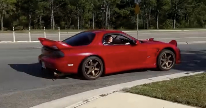 Une Mazda RX-7 qui termine sa course comme une Mustang