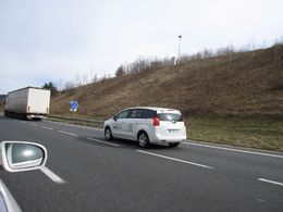En route vers Genève : les Peugeot Eco Cup, en mode escargot pour l'éco-conduite...