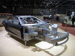 En direct du Salon de Genève : le châssis en aluminium sophistiqué de la Fisker Karma