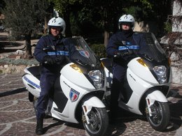 Des policiers ont adopté des Vectrix électriques
