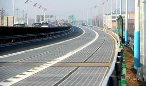 La Chine ouvre sa première autoroute à énergie solaire