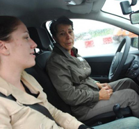 Prévention : les automobilistes seniors testent leurs réflexes sur circuit