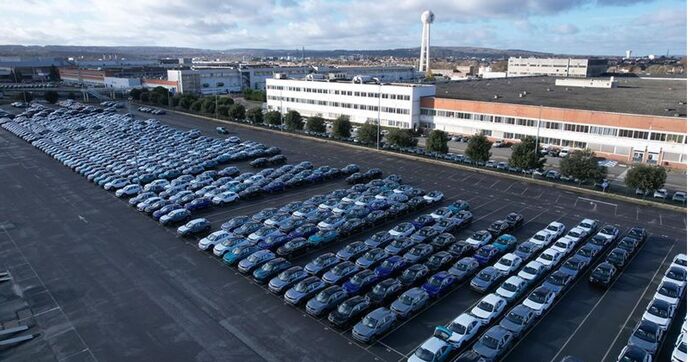 A Poissy, Stellantis va cesser de produire des voitures que pas grand monde n'achète