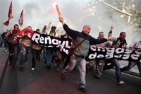 Manifestations : la crise économique envahit le Mondial de l'Auto