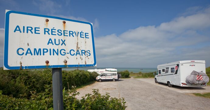 100 km/h et micro-voyages : la solution pour sauver ses vacances en camping-car malgré la hausse des carburants