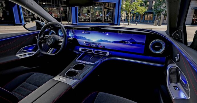 L’intérieur de la nouvelle Mercedes Classe C électrique est plus beau que celui de la grande limousine haut de gamme EQS