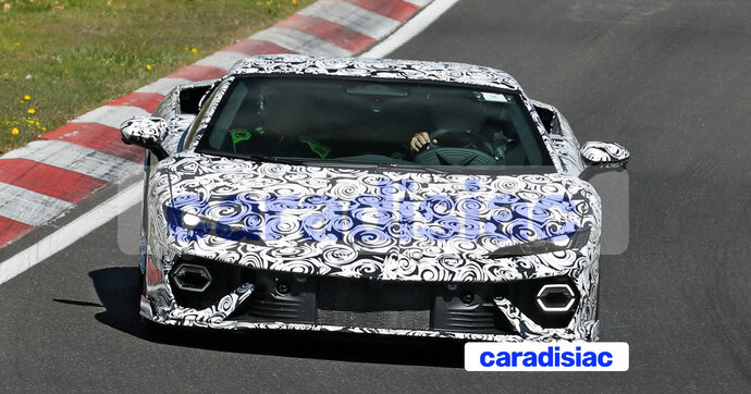 Avant la fin de l’année, la marque au taureau devrait présenter sa nouvelle sportive découvrable, la Lamborghini Temerario Spyder