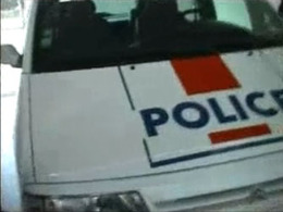 (Minuit chicanes) Une voiture de police est-elle une œuvre d'art?
