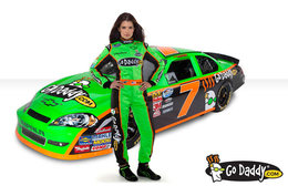 Danica Patrick inscrite sur 12 courses en Nascar (+ hot bonus vidéo)