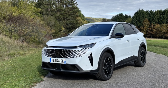 Les Peugeot 3008, 5008 et 408 gagnent quelques chevaux mais leurs performances ne changeront pas